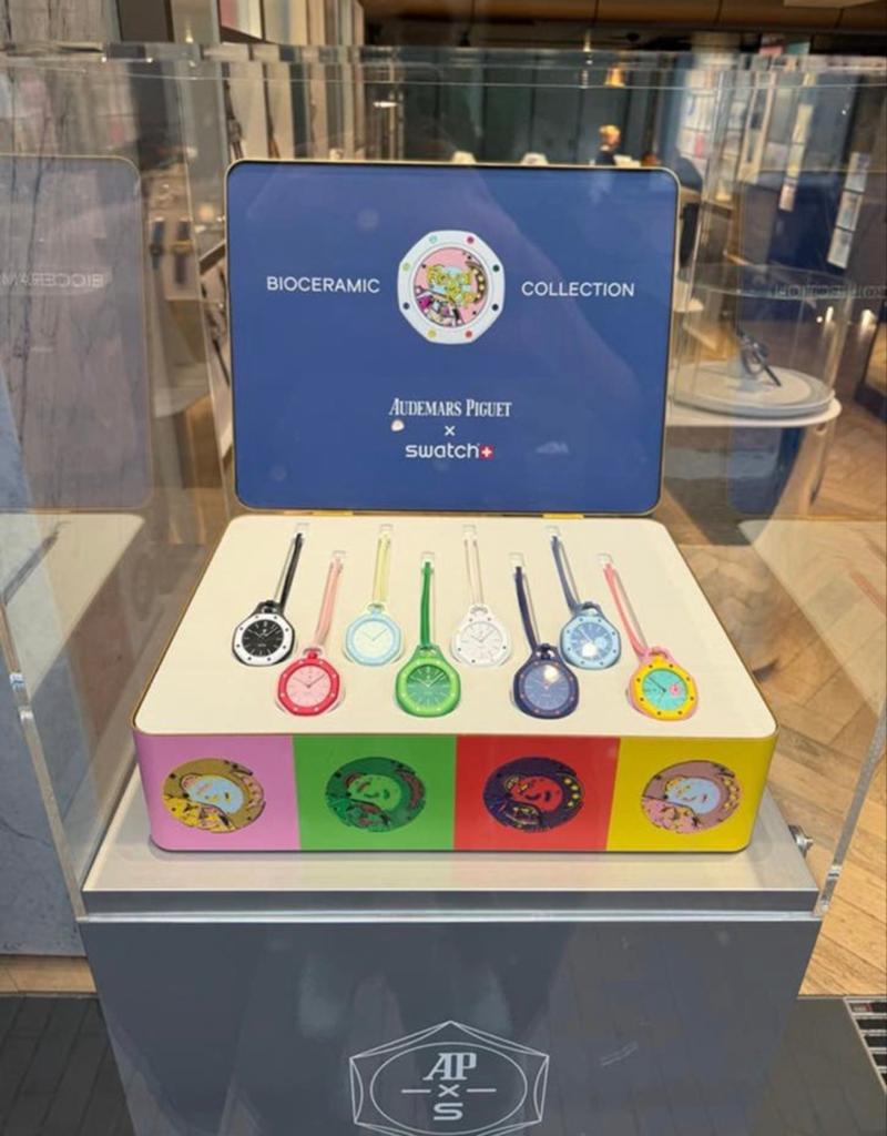 Swatch X AP Royal Pop - Nieuw in doos, Ophalen of Verzenden, Zo goed als nieuw