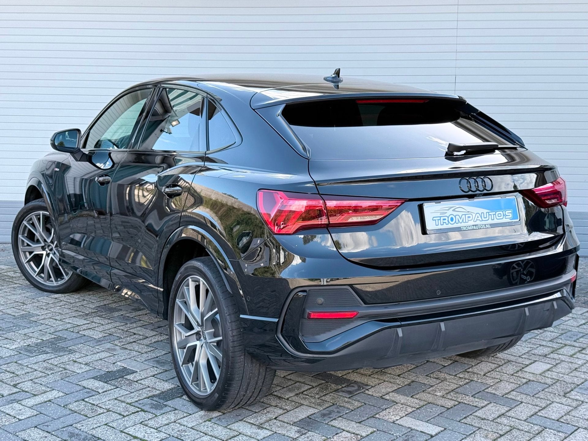 Audi Q3 Sportback 45 TFSI e S Edition|ACC|KEYLESS|T.HAAK|360, Auto's, Dealer onderhouden, Gebruikt, Zwart, 4 cilinders