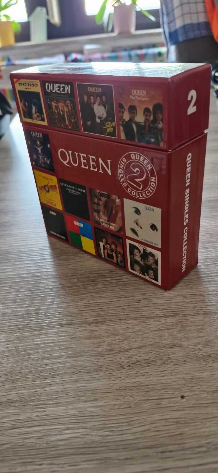 Queen - The Singles Collection Box 2 EU 2009 ZGAN, Speciale editie, Ophalen of Verzenden, Zo goed als nieuw, Rock en Metal