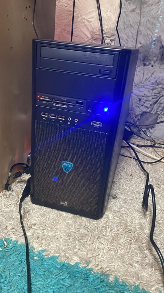 Computer met Muis en toetsenbord, Computers en Software, Ophalen, Zo goed als nieuw, Luchtkoeling