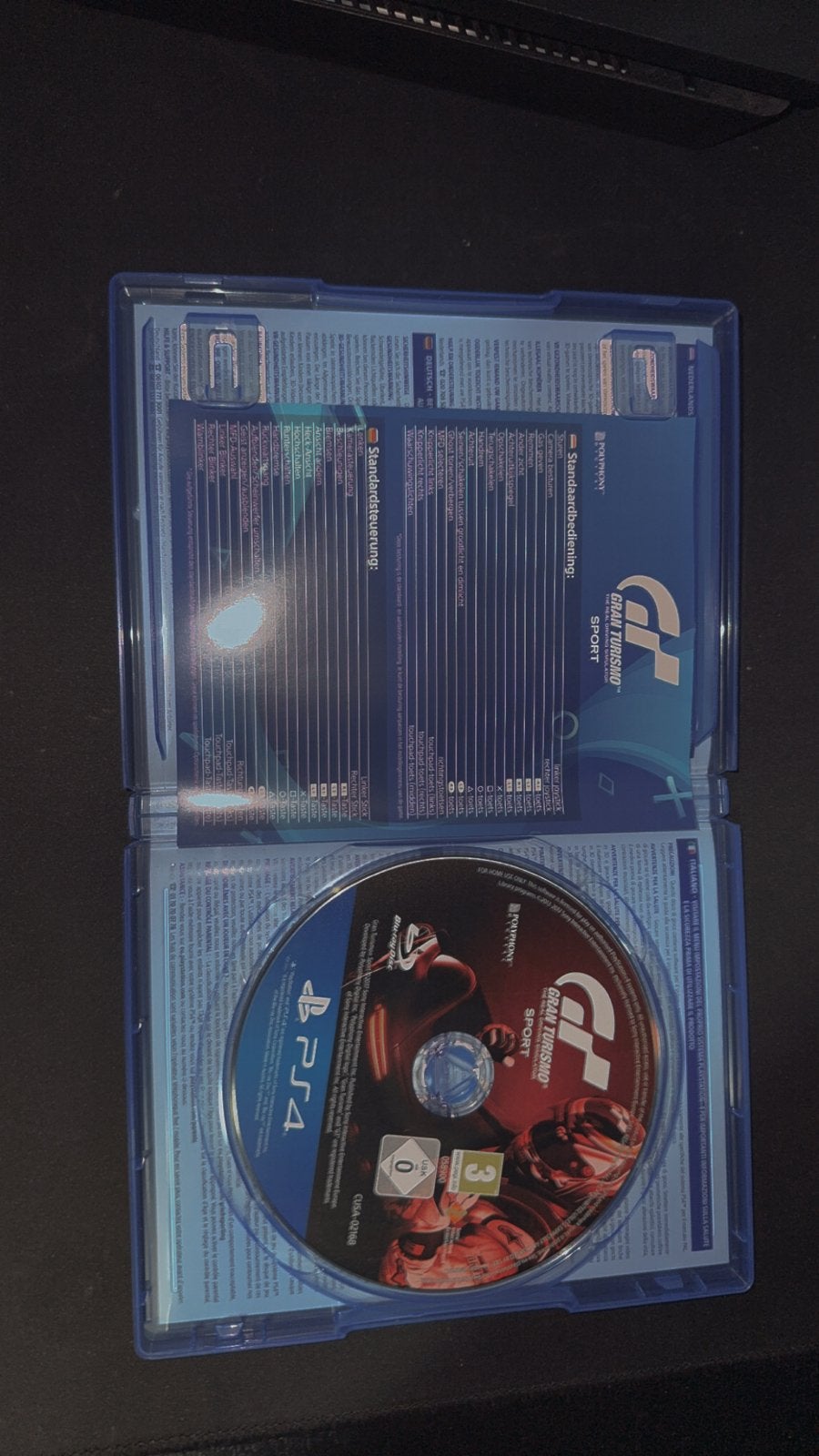 Foto 13 van PlayStation 4 Slim 1TB met 2 controllers en 2 games