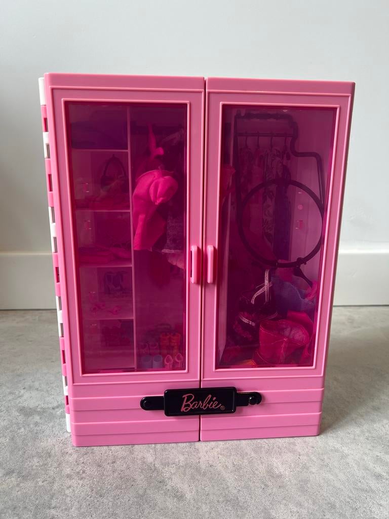 Barbie Kledingkast met Accessoires en Kleding, Kinderen en Baby's, Speelgoed | Overig, Ophalen of Verzenden, Gebruikt, Meisje