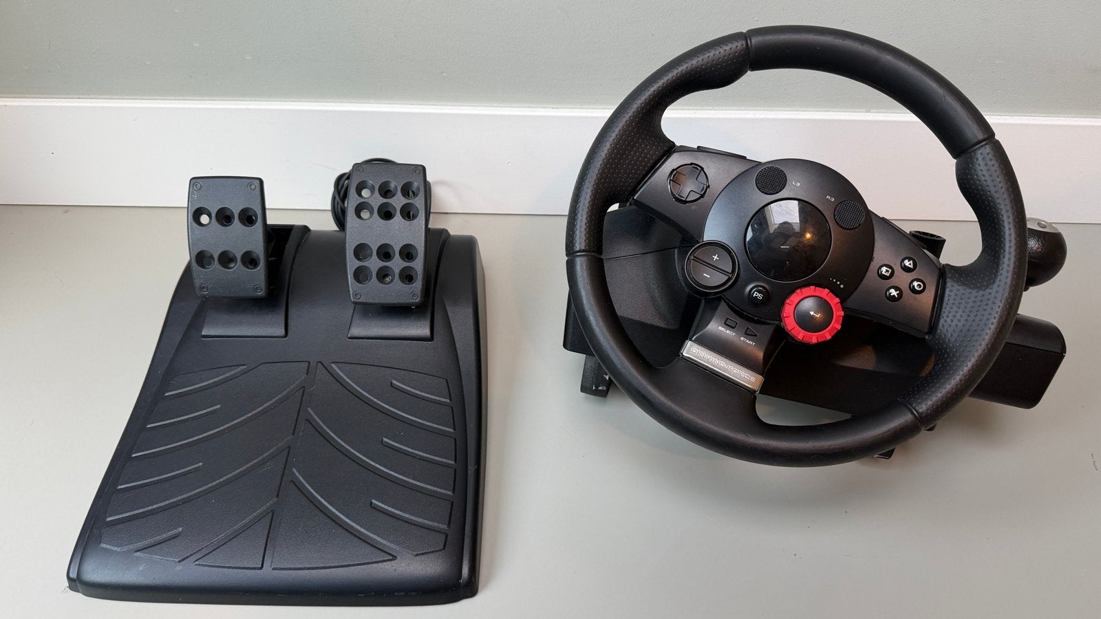 Logitech Driving Force GT racestuur met pedalen, Spelcomputers en Games, Ophalen of Verzenden, Overige merken, Gebruikt