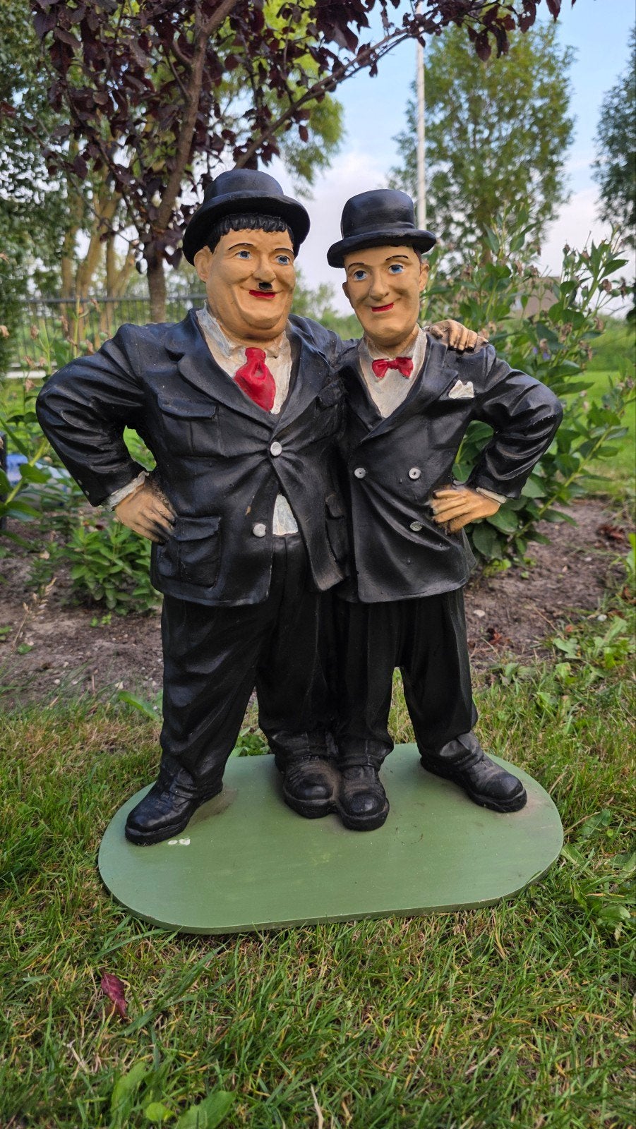 Beeld Laurel & Hardy - Decoratief tuinbeeld, Antiek en Kunst, Groep mensen, 50 - 100 cm, Beeld, Composieten