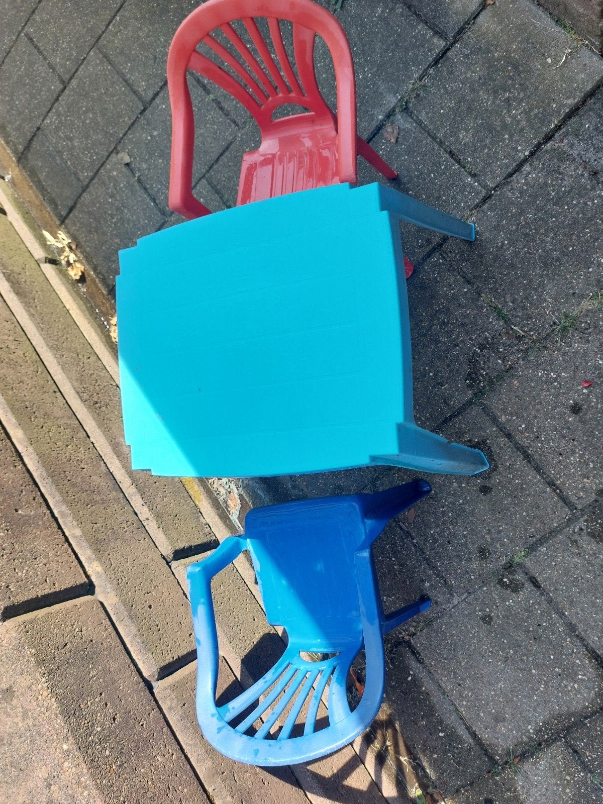 GRATIS AFHALEN TAFEL EN 2 STOELTJES, Ophalen, Gebruikt