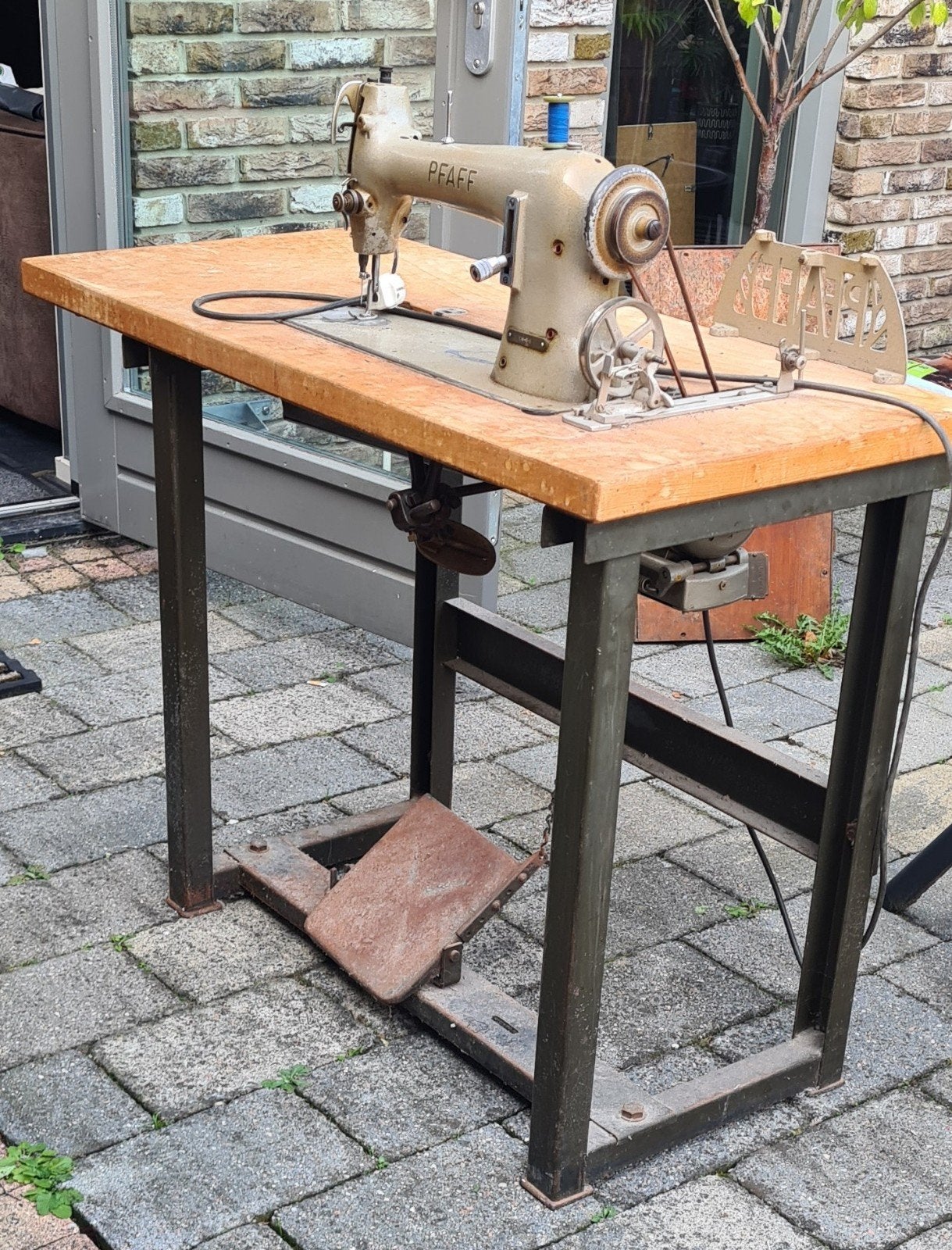 Industriële naaimachine Pfaff incl extra's. Bieden v/a €495, Ophalen