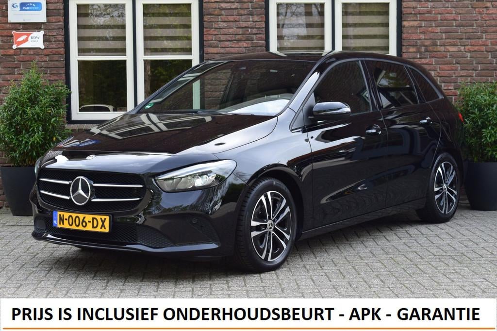 Mercedes-Benz B-klasse 180 Automaat | Trekhaak | Camera | Wi, 136 pk, Gebruikt, 4 cilinders, Zwart