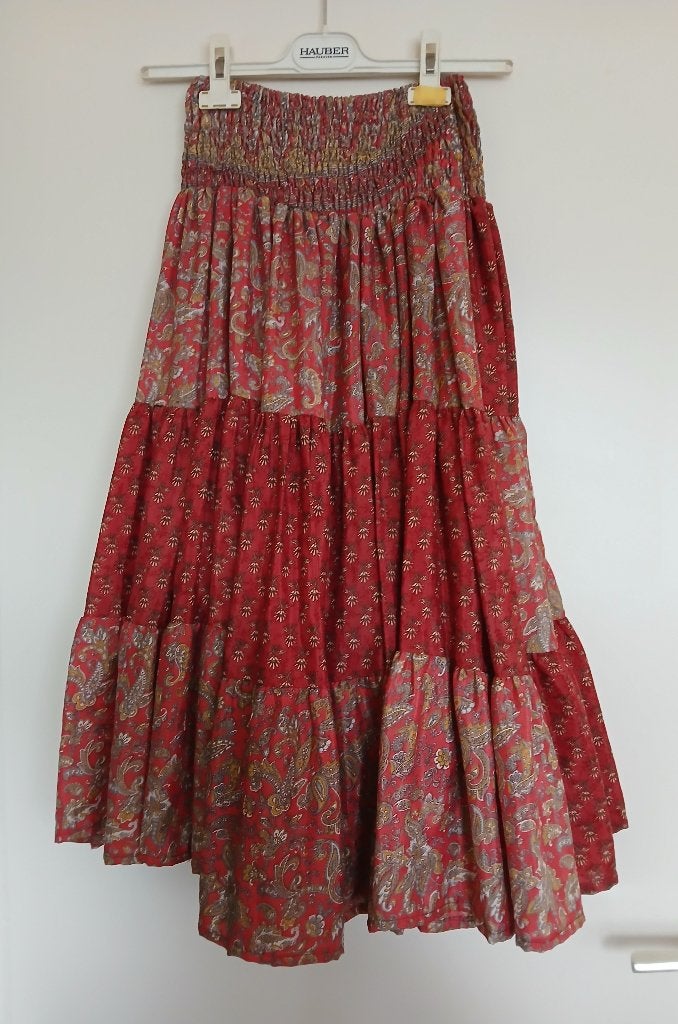 Two sisters zijden rok, Kleding | Dames, Ophalen of Verzenden, Zo goed als nieuw, Two sisters, Rood