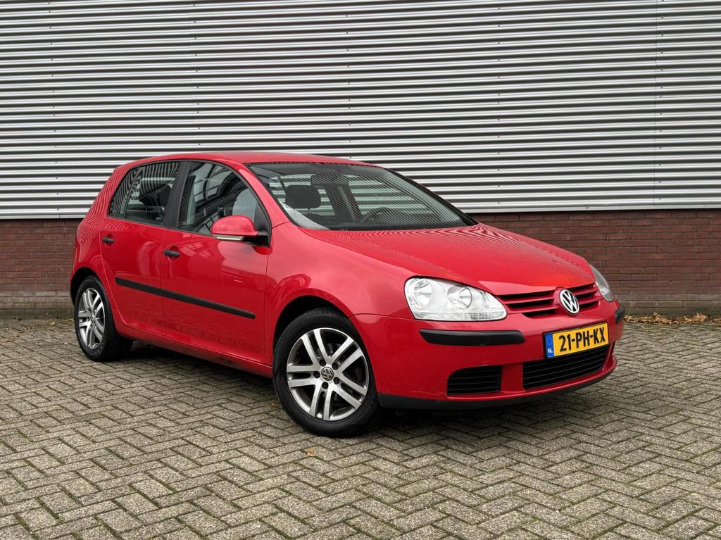 Volkswagen Golf 1.6 FSI Trendline|Airco|Trekhaak|Bluetooth|L, Auto's, Volkswagen, Voorwielaandrijving, Gebruikt, Zwart, 4 cilinders