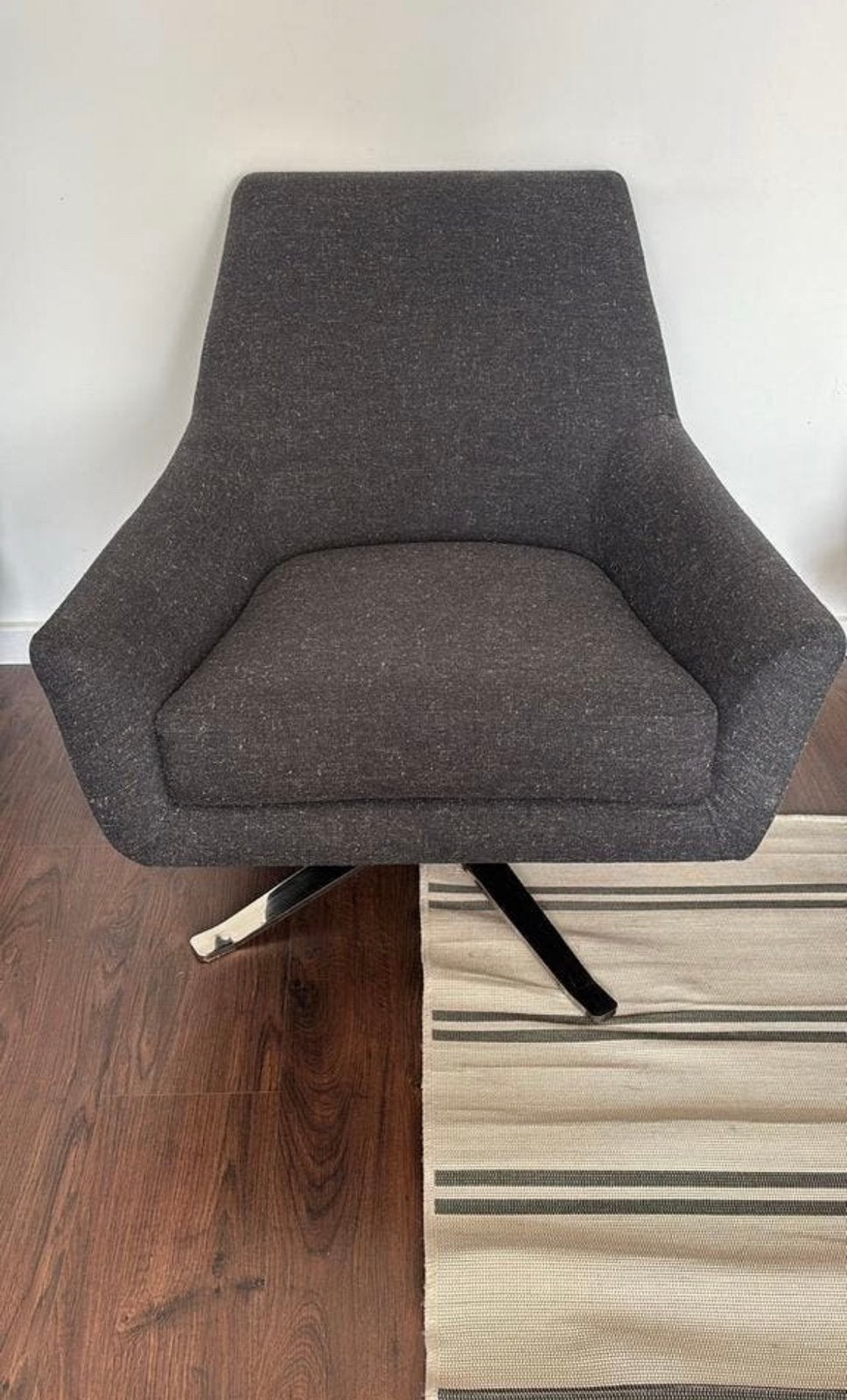 West elm swivel chairs (2), Ophalen, Zo goed als nieuw, Eén