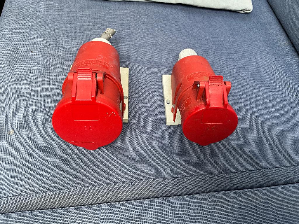 Krachtstroom stekker contra 32 en 16 amp, Doe-het-zelf en Verbouw, Elektra en Kabels, Ophalen of Verzenden, Gebruikt, Stekker