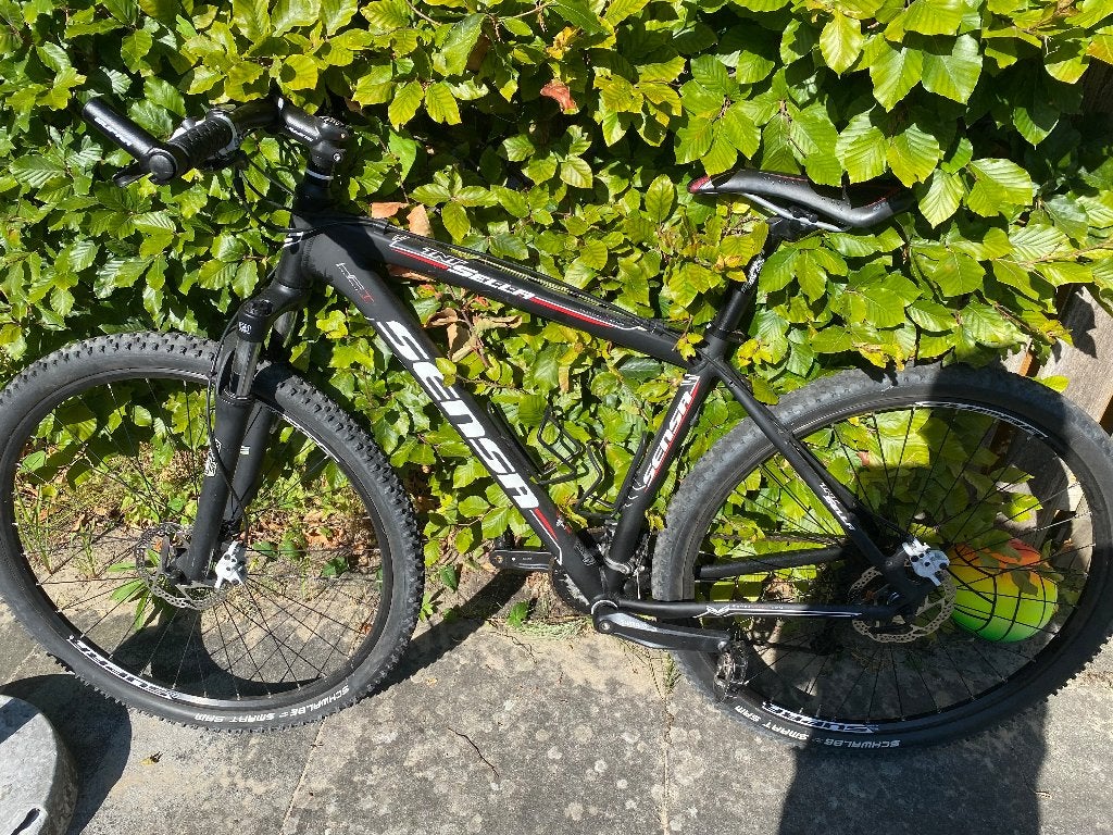 Te koop aangeboden: een mountainbike van het merk Sensa, Versnellingen, 56 cm of meer, Zo goed als nieuw, Schijfrem