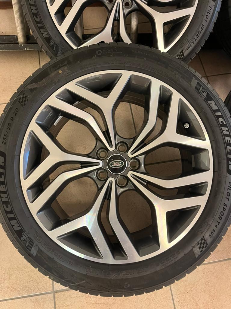 20 inch zomerwielen Range Rover Evoque (235/50R20), Auto-onderdelen, Ophalen, Gebruikt, Banden en Velgen, 235 mm