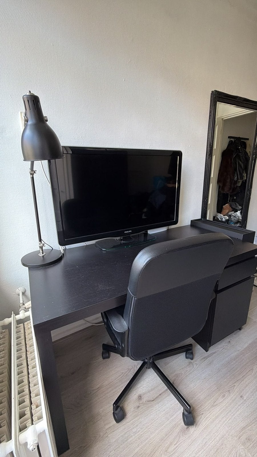 Bureau + bureaustoel + lamp + Phillips scherm, Ophalen, Gebruikt