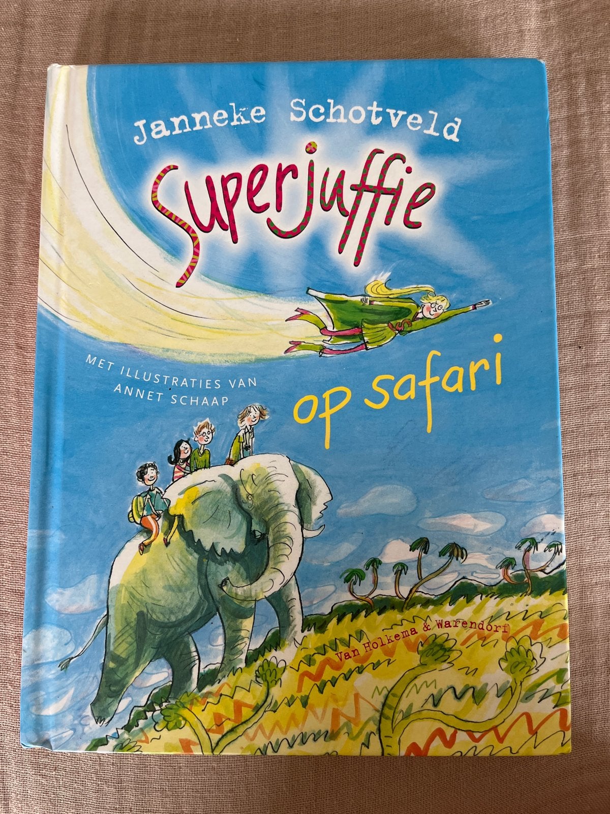Superjuffie op safari - Janneke Schotveld, Boeken, Ophalen of Verzenden, Zo goed als nieuw, Fictie algemeen