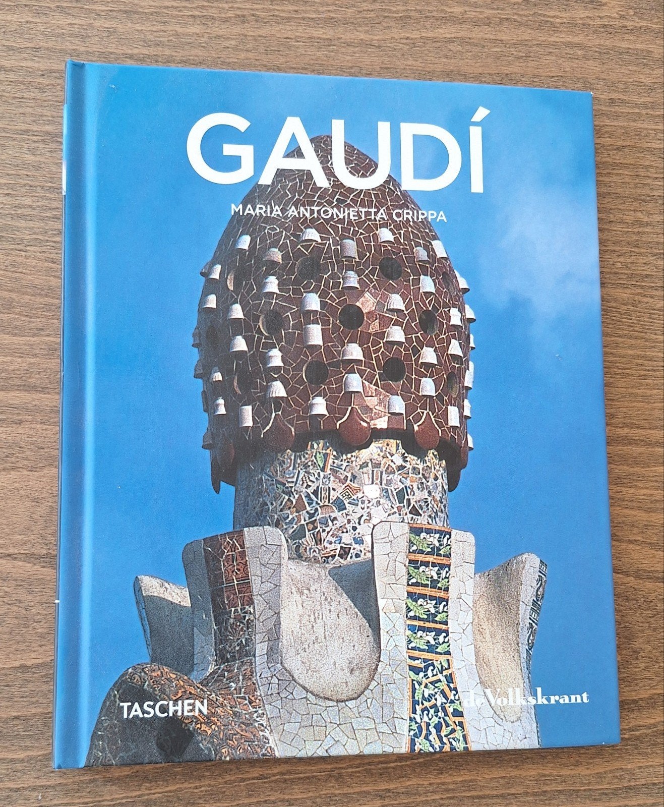 Boek : M.A. Crippa - Gaudi - uitgave De Volkskrant 

Kijk oo, Ophalen of Verzenden, Nieuw, Architecten, M.A. Crippa