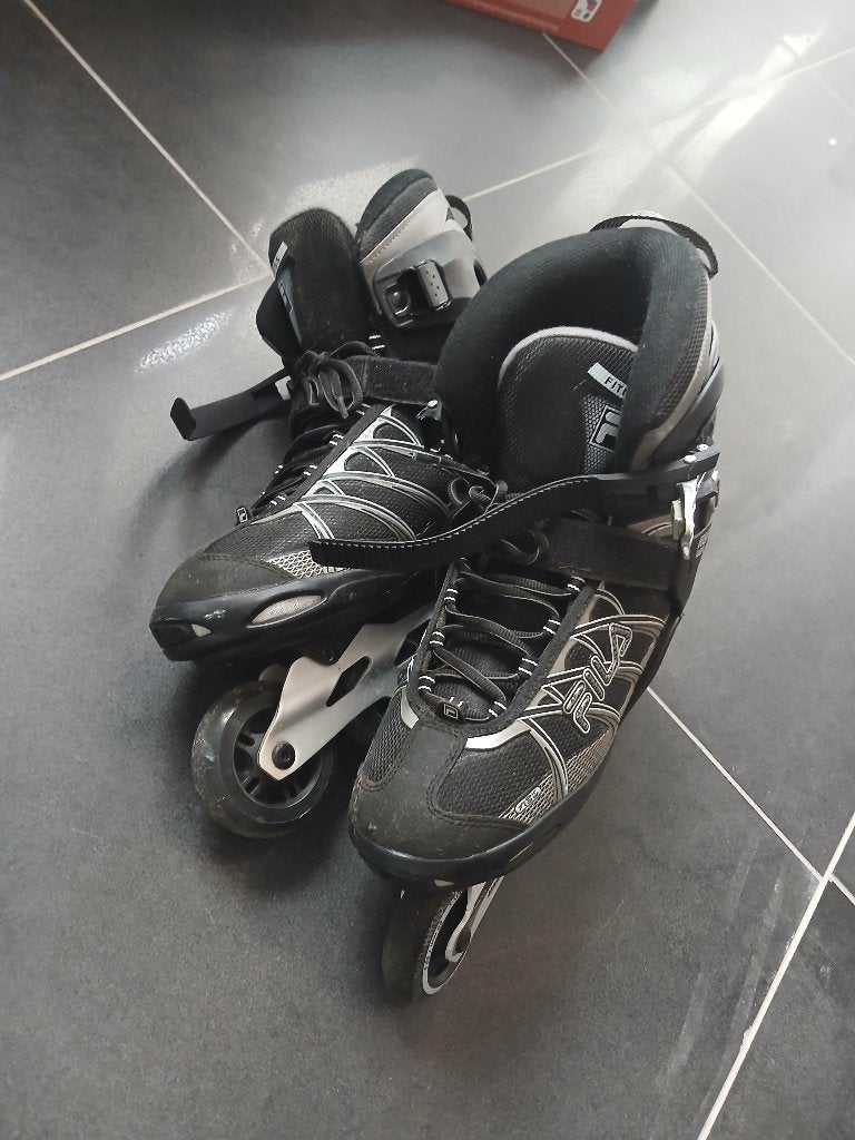 Fila Inline Skates - Maat 44  Zwart/Grijs, Gebruikt, Heren, Inline skates 4 wielen, Ophalen