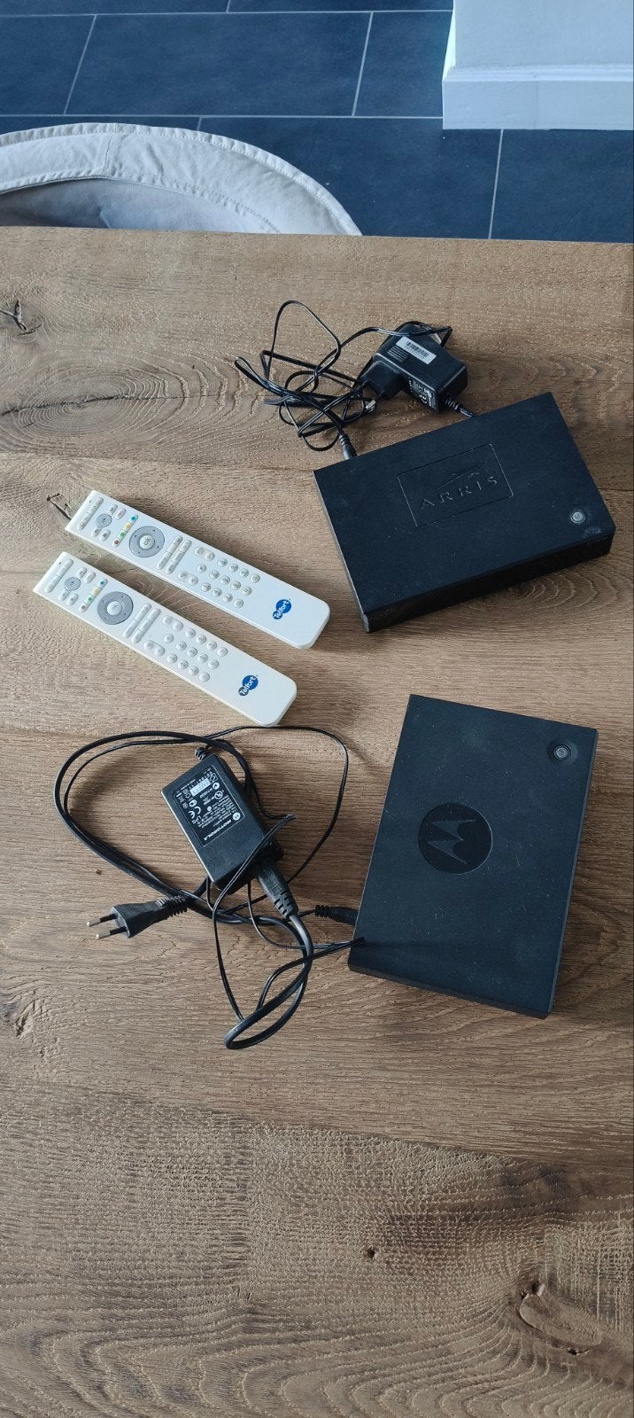 2 KPN TV box  (Motorola & Arris) met afstandsbedieninge, Ophalen of Verzenden