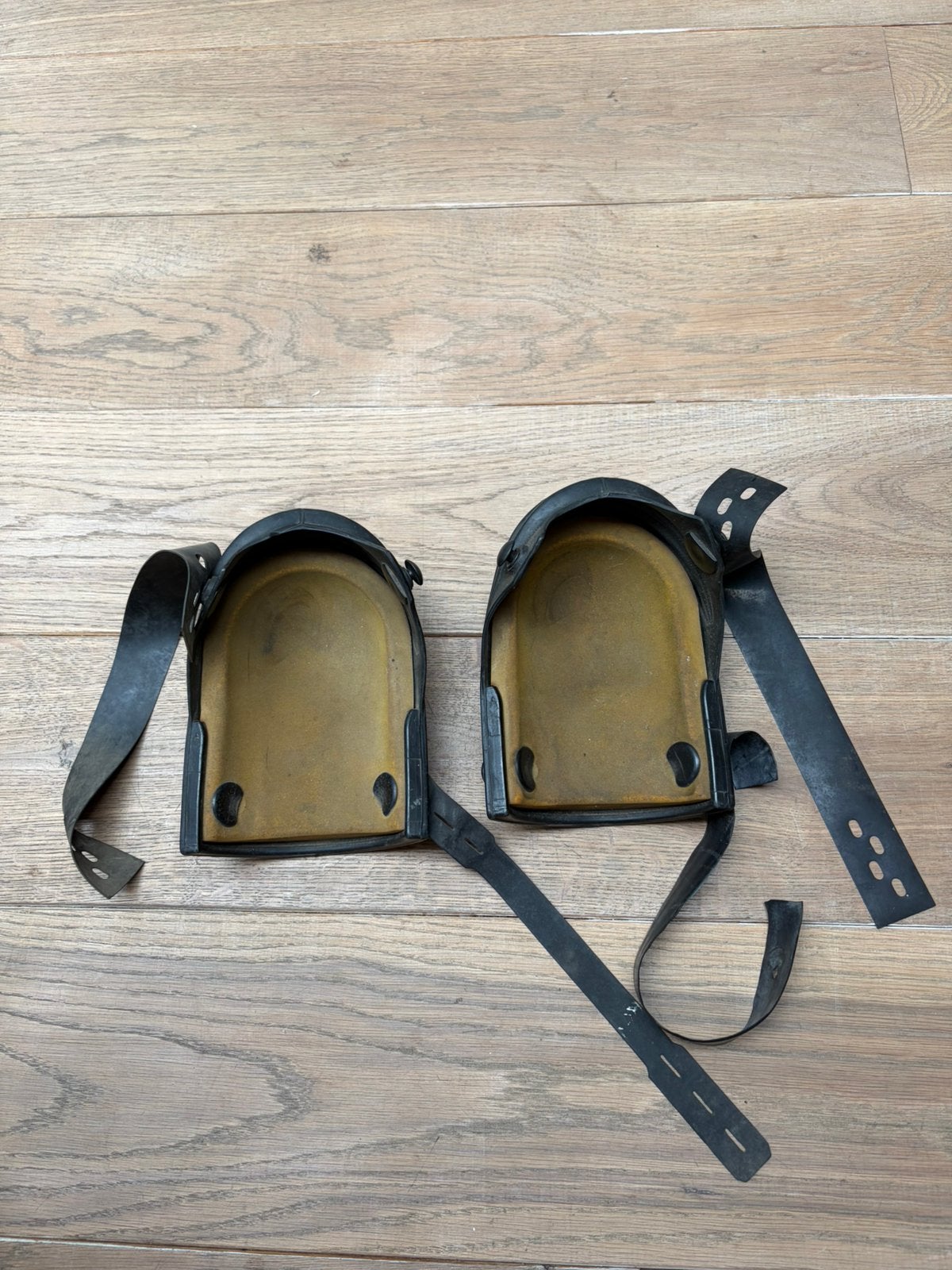 Kniebeschermer rubber Nierhaus Ergotec, Ophalen