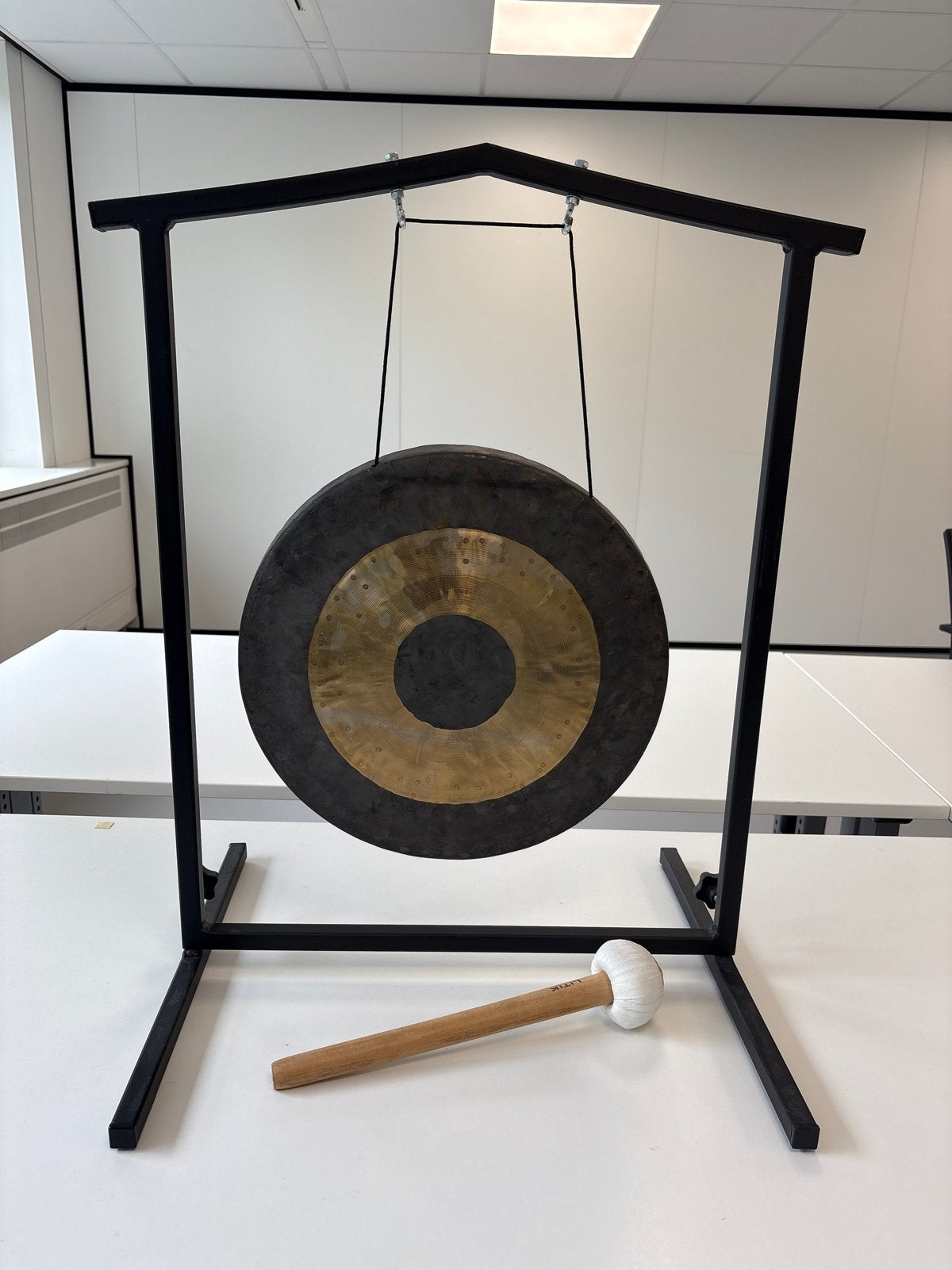 Gong met standaard en klopper, Ophalen, Zo goed als nieuw, Overige merken