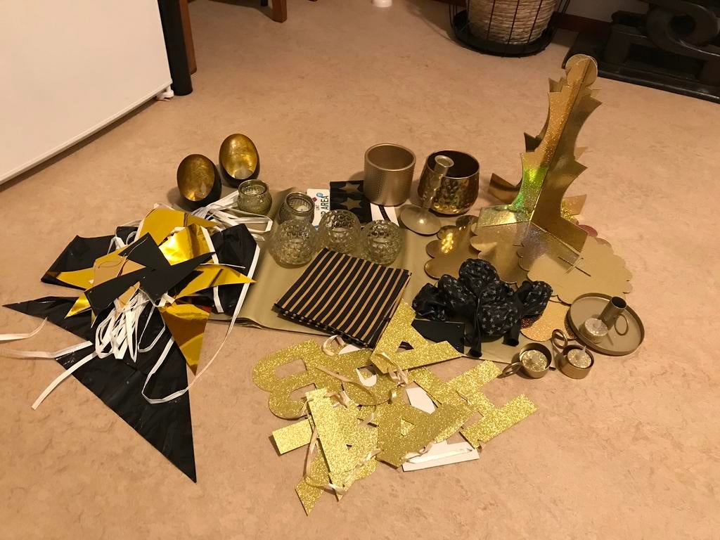 Goud en zwart ( feest) artikelen bv. 30/40/50/60 verjaardag, Ophalen of Verzenden, Versiering, Verjaardag