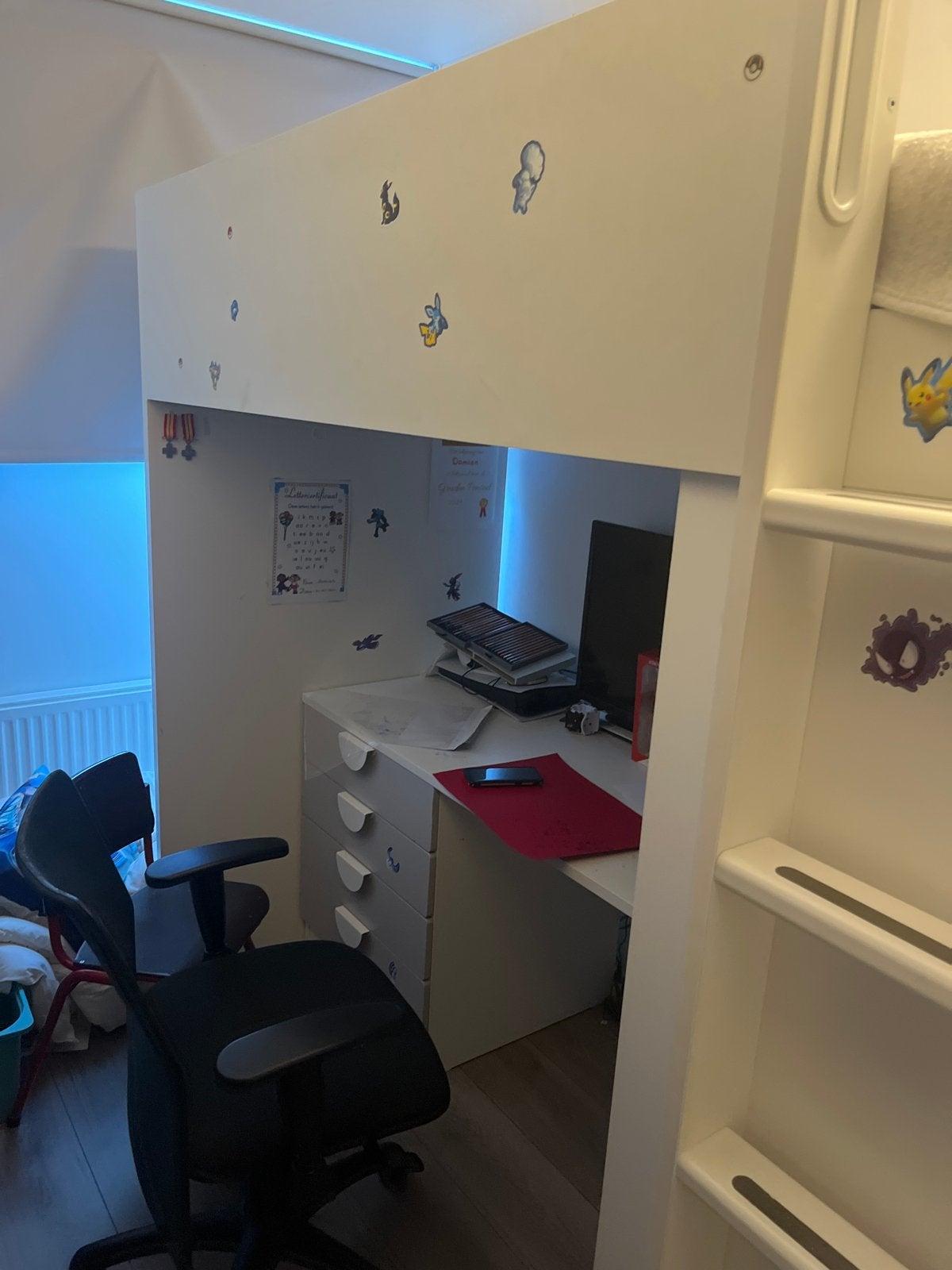 Stapelbed met bureau en opbergruimte - ideaal voor kleine ka, Huis en Inrichting, Slaapkamer | Stapelbedden en Hoogslapers, Gebruikt