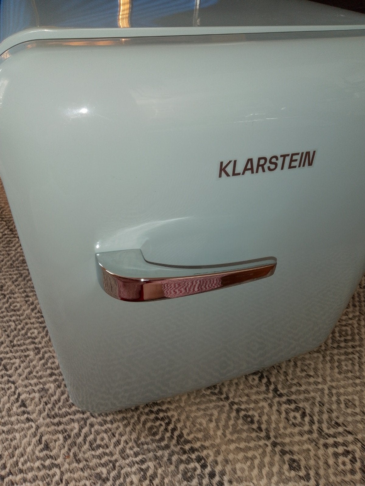 Klarstein Retro Minibar Koelkastje - 48L, Stil en Compact, Ophalen, Zonder vriesvak, Minder dan 75 liter, Minder dan 45 cm