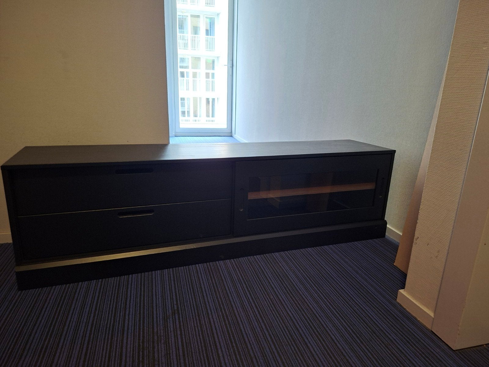 Zwart TV-meubel stereo meubelmet lades en glazen deur, Gebruikt, Glas, Ophalen of Verzenden, 200 cm of meer