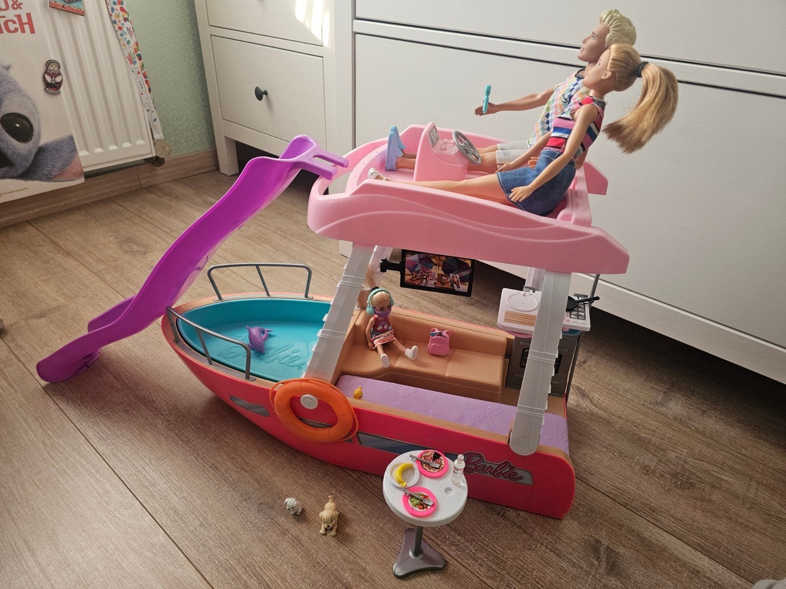 Barbie Droomboot met glijbaan en accessoires, Ophalen of Verzenden, Zo goed als nieuw, Meisje