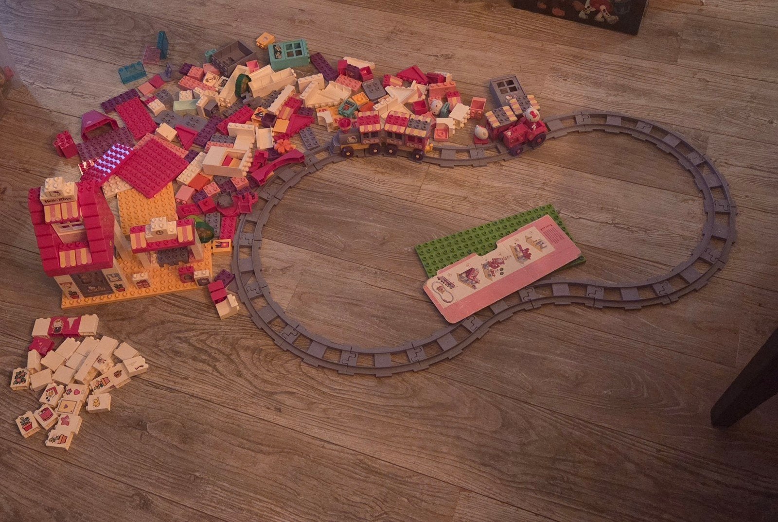 Hello kitty bouwblokken met treinbaan, Ophalen of Verzenden