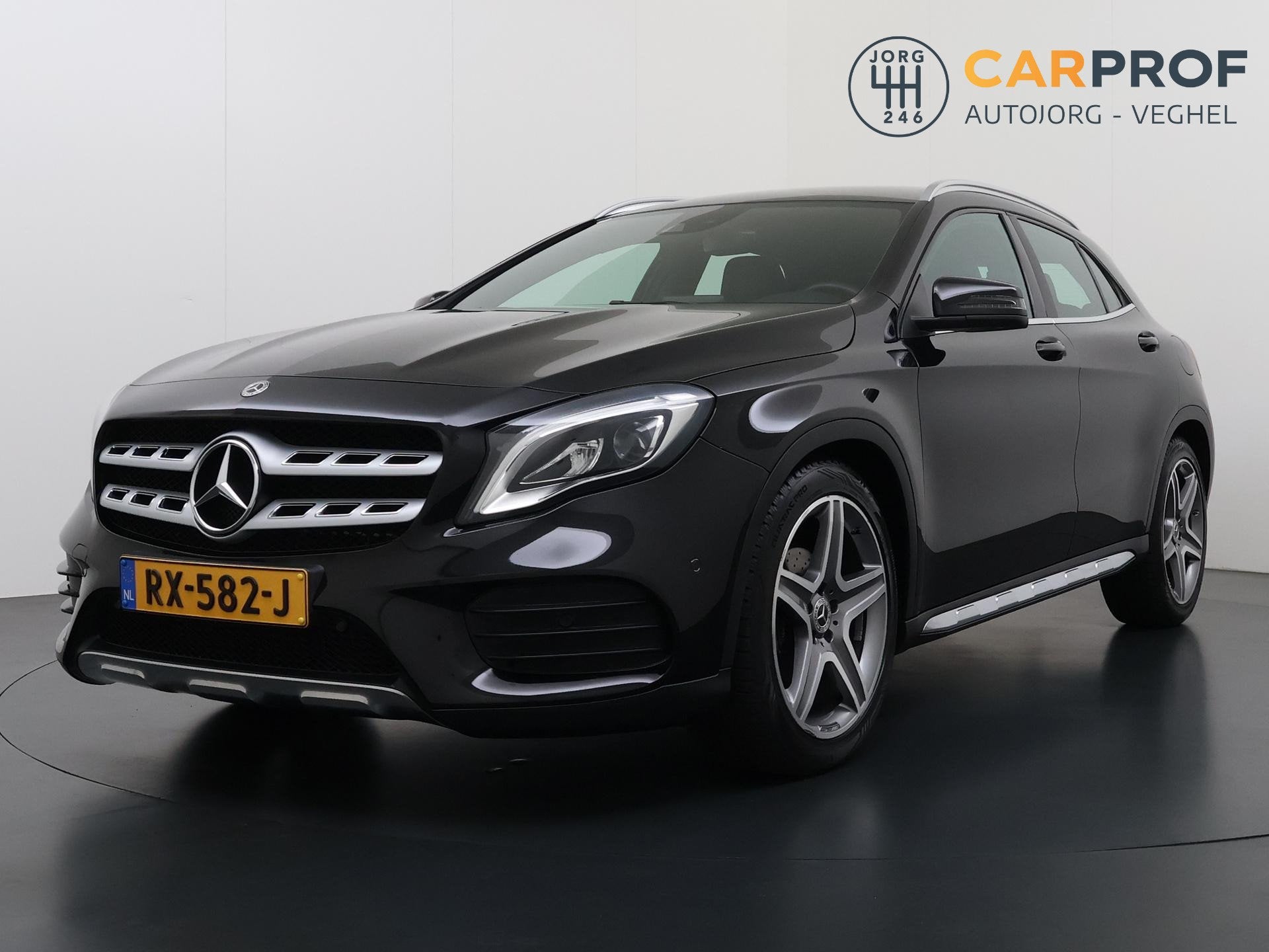 Mercedes-Benz GLA-klasse 180 Business Solution AMG Trekhaak, Gebruikt, 4 cilinders, 715 kg, Leder en Stof
