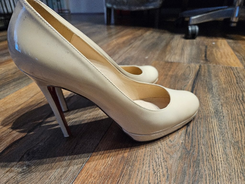Simple pump Louboutin, Pumps, Beige, Ophalen of Verzenden, Christian Louboutin