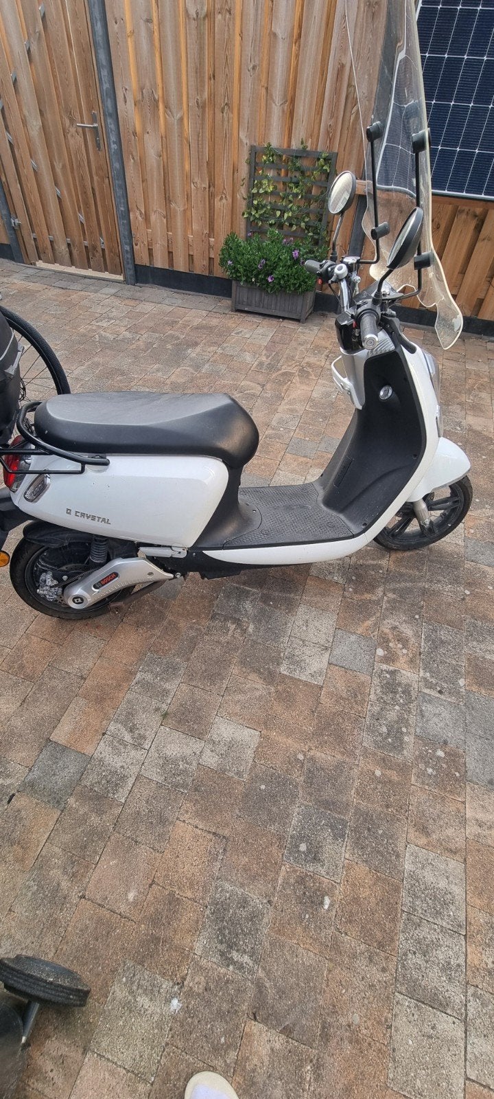 Q Crystal Witte elektrische scooter  windscherm en topkoffer, Ophalen, Gebruikt, Elektrisch, Overige merken