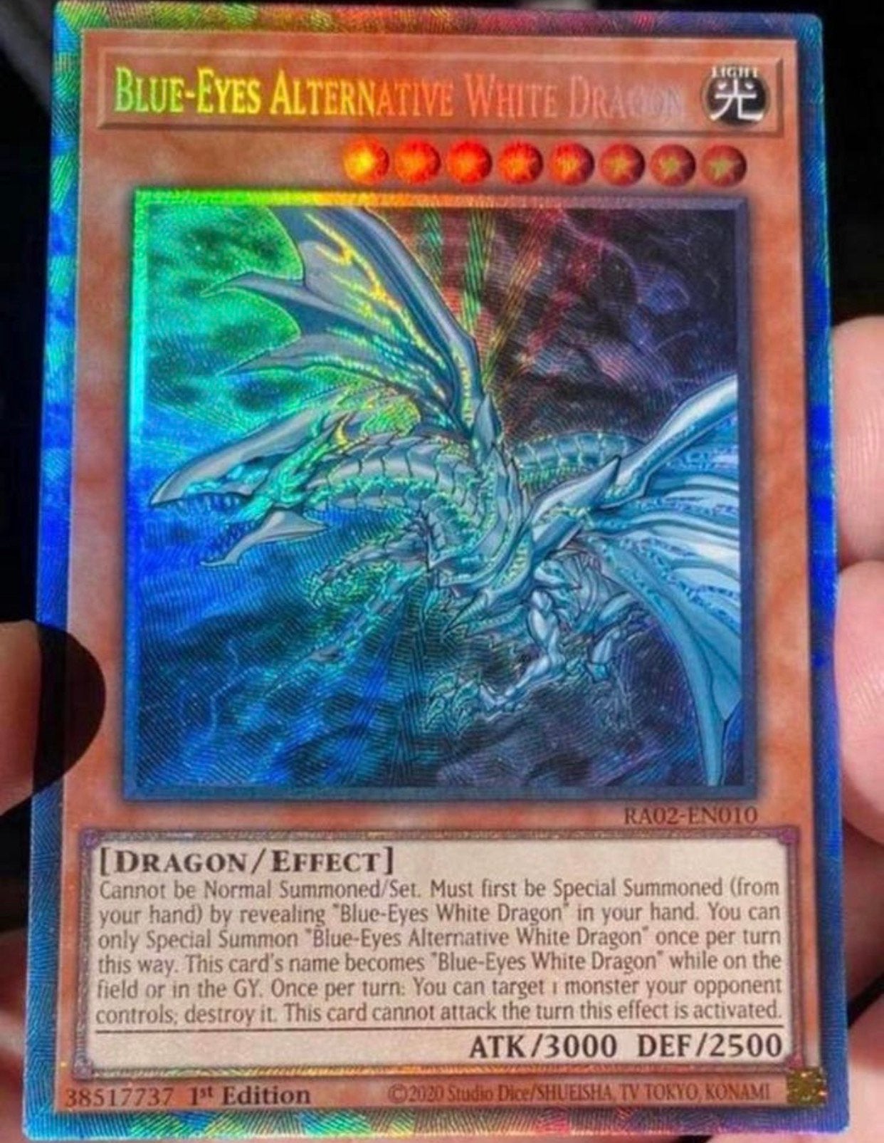 Yu-Gi-Oh! Blue Eyes Alternative White  Dragon RA02 1st !, Hobby en Vrije tijd, Verzamelkaartspellen | Yu-gi-Oh!, Ophalen of Verzenden