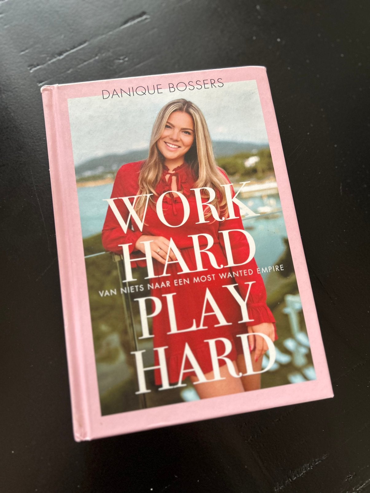 Boek work hard play hard Danique Bossers, Boeken, Ophalen of Verzenden, Zo goed als nieuw, Mode algemeen