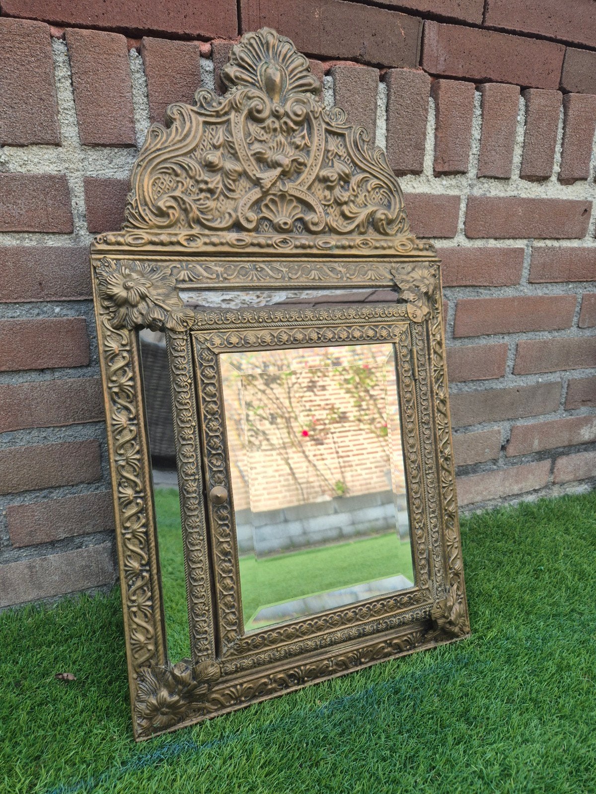 Antieke halspiegelkast met kledingborstels, Antiek en Kunst, Ophalen, Overige vormen, Minder dan 50 cm, Minder dan 100 cm