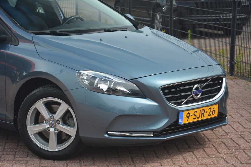 Volvo V40 1.6 T3 Kinetic | Navigatie | Cruise-control | PDC, Voorwielaandrijving, Stof, Gebruikt, 4 cilinders
