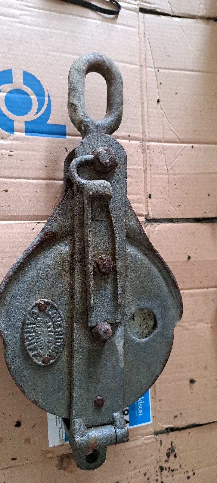 Loveridge cardiff zware katrol, Ophalen