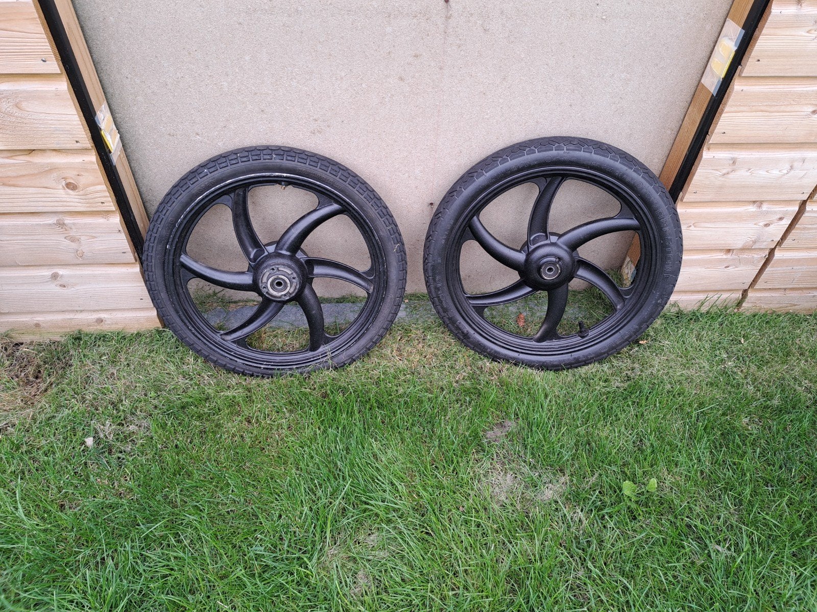 Set van 2 zwarte tomos velgen met banden, Wiel, Gebruikt, Tomos, Staal