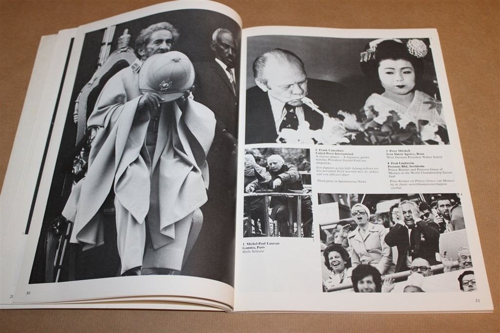 World Press Photo 1975 — Jaarboek Bekroonde Persfotos, Boeken, Ophalen of Verzenden, Gelezen, Fotografen