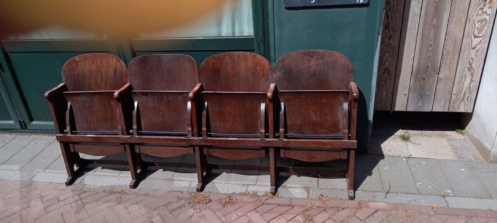 Vintage houten bioscoopstoelen - 4 zitplaatsen, Antiek en Kunst, Ophalen of Verzenden