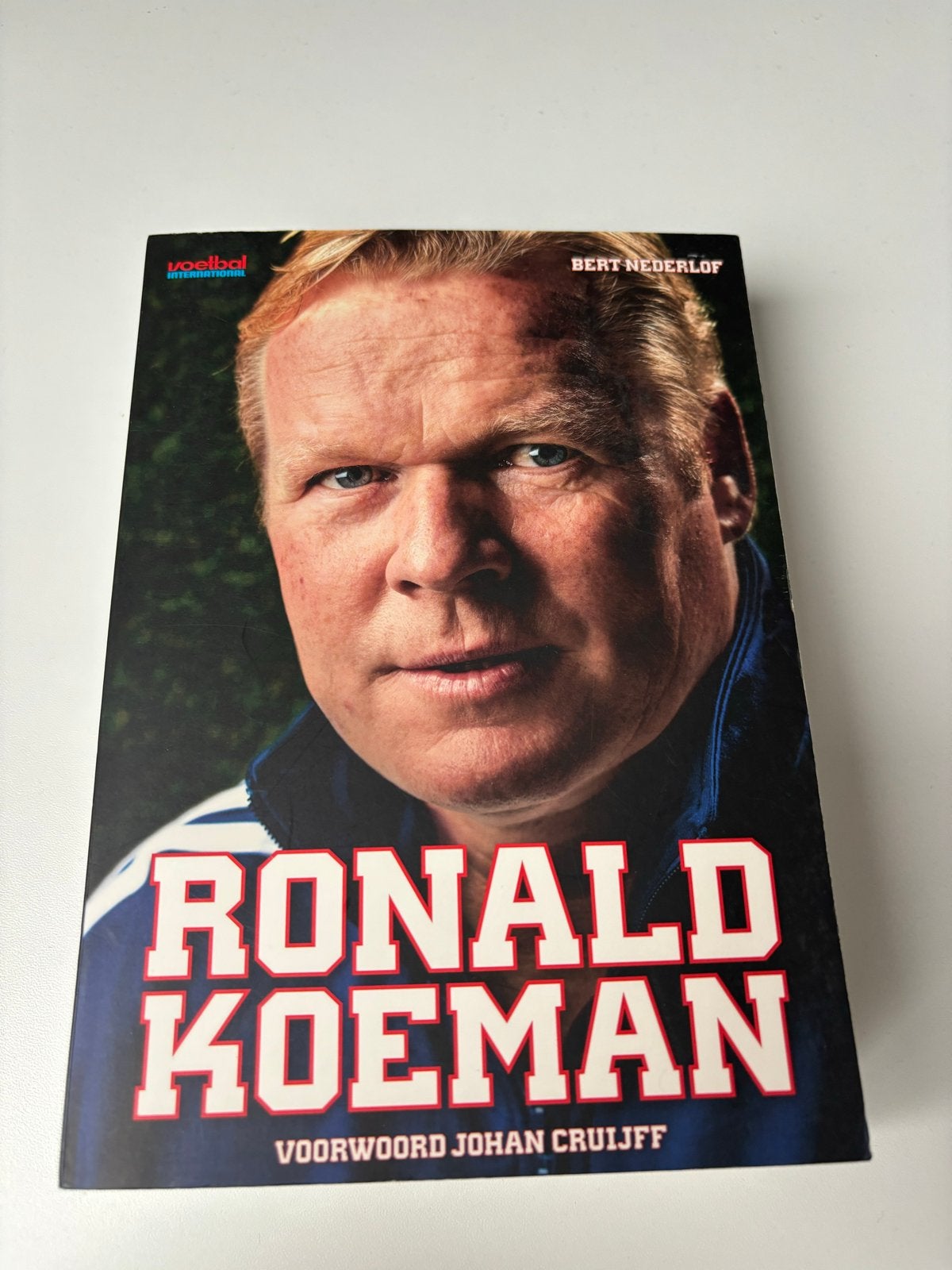 Voetbalboek Ronald Koeman - Bert Nederlof, Boeken, Ophalen of Verzenden, Gelezen