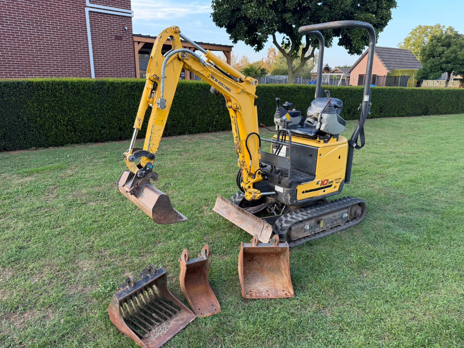 Kobelco - New holland e10 st met div bakken, Ophalen, Graafmachine