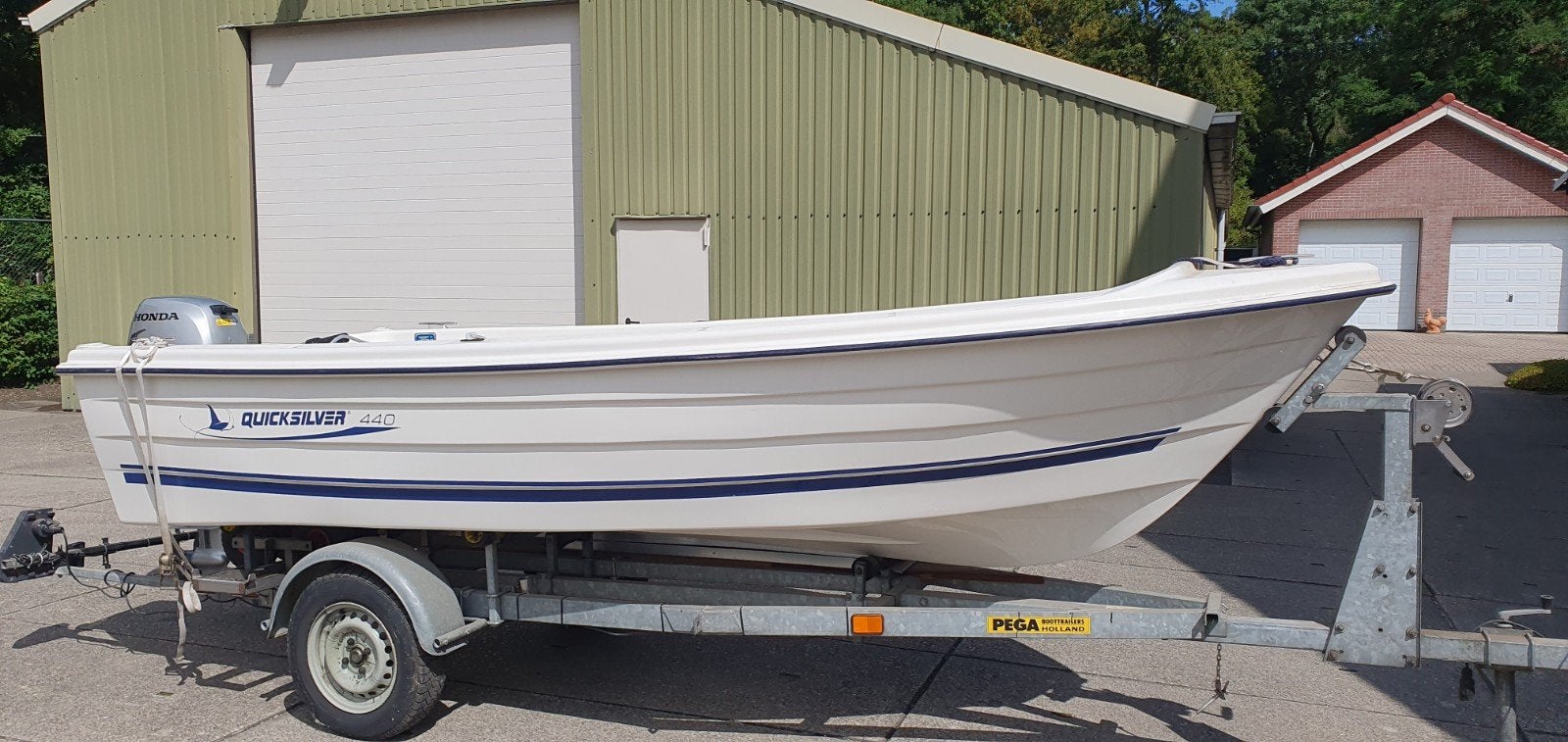 Quicksilver 440,  Honda 20pk en Pega klaptrailer, Watersport en Boten, Vis- en Consoleboten, Ophalen, Quicksilver