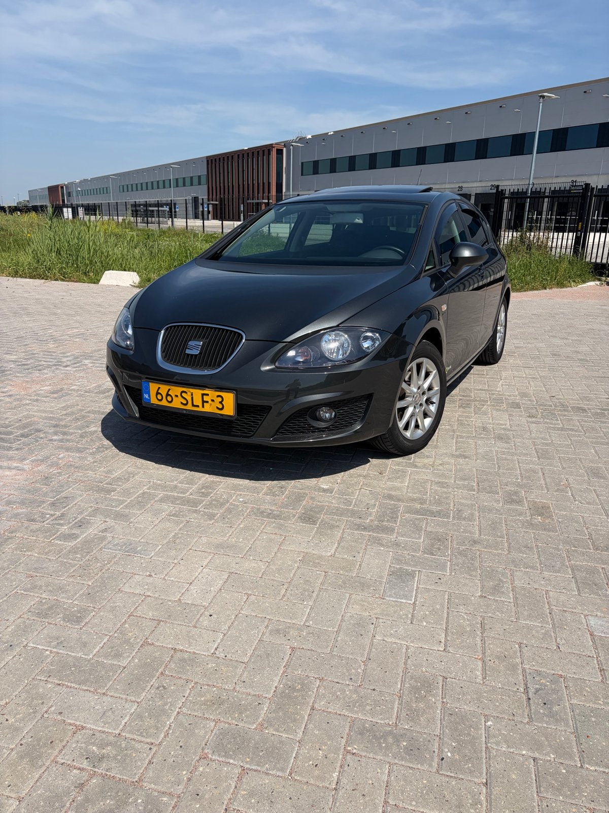 Seat Leon 1.2 TSI 77KW 2011 Grijs schade!, Auto's, Seat, Voorwielaandrijving, Stof, 4 cilinders, Leon