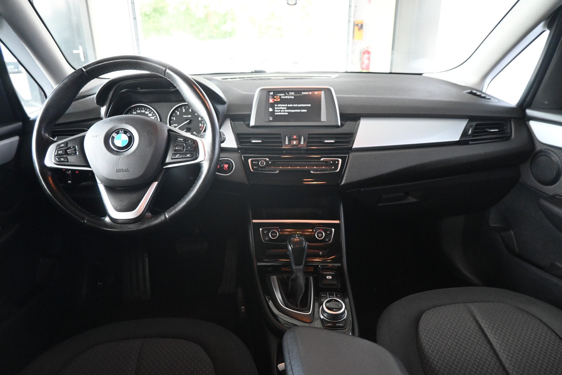 BMW 2 Serie Active Tourer 218i Automaat Centennial Executive, Auto's, 1345 kg, Gebruikt, Met garantie (alle), Zwart