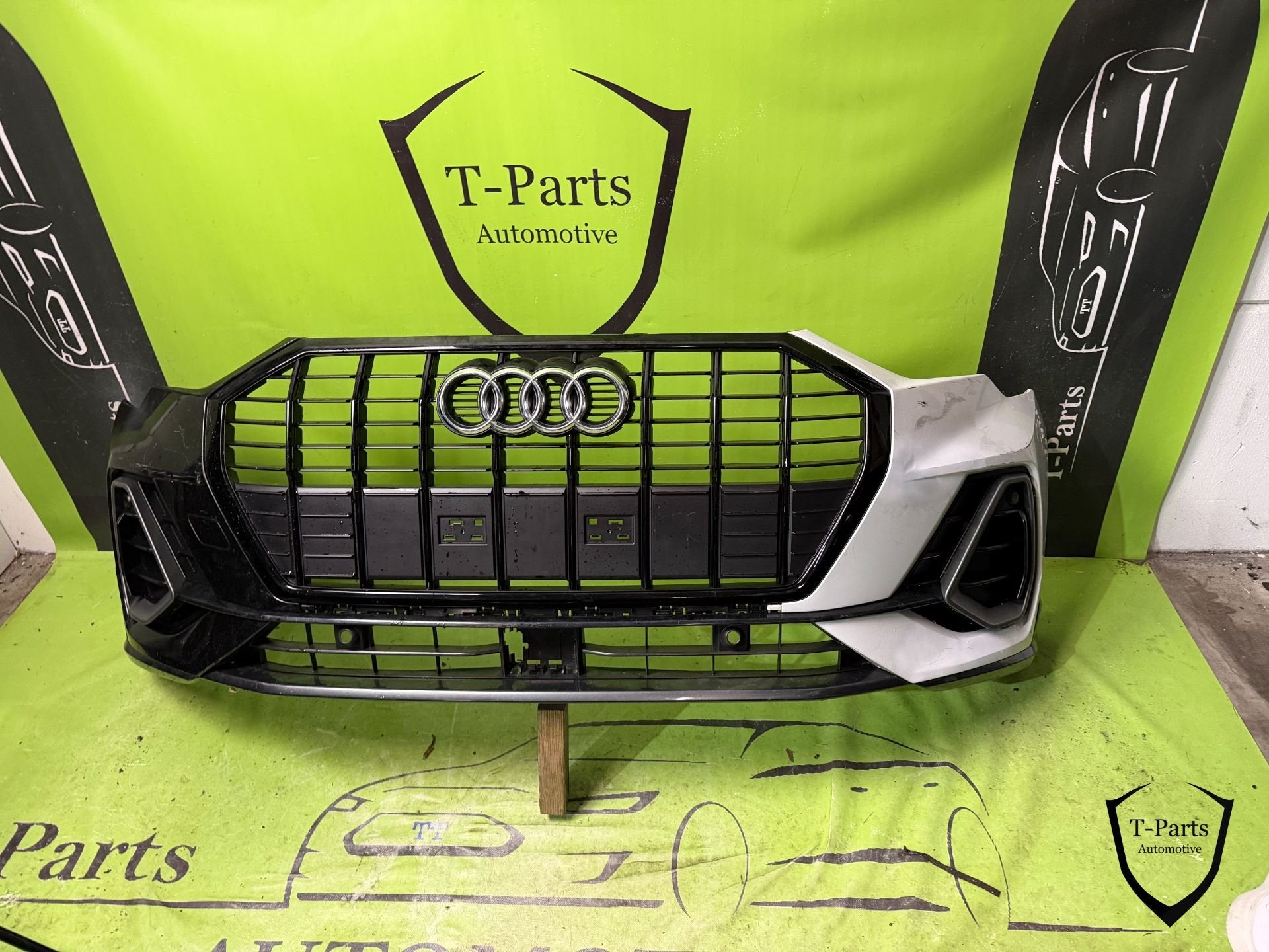 audi Q3 voorbumper bumper 18+, Gebruikt, AUDI AG, Auto-Union-Strasse 1
85045  Ingolstadt, DE, Kundenbetreuung@audi.de
