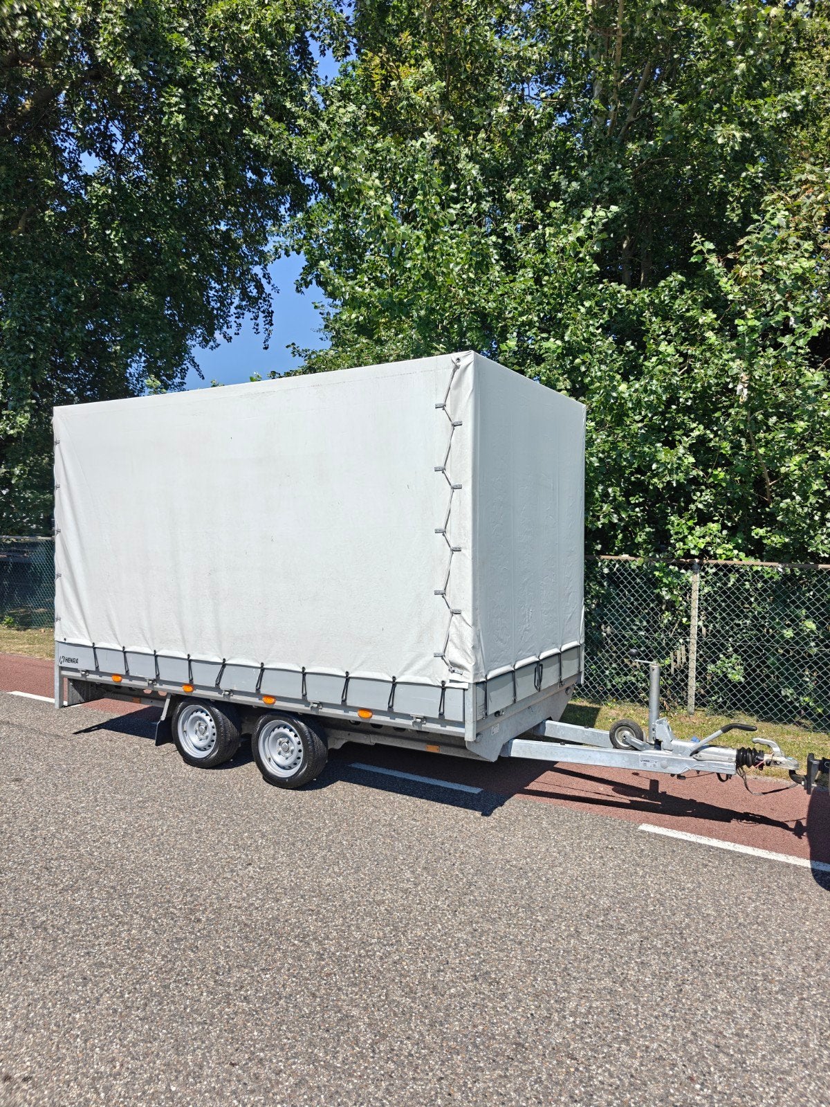 Henra gesloten huif aanhanger 2700KG, Auto diversen, Ophalen of Verzenden, Zo goed als nieuw