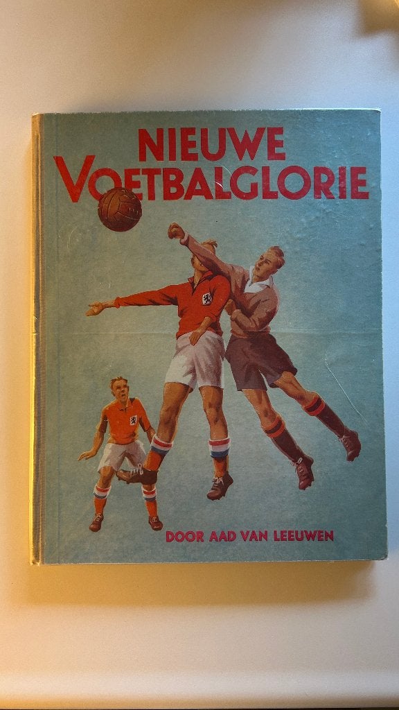 Nieuwe Voetbalglorie 1947, Verzamelen, Ophalen of Verzenden, Gebruikt, Overige binnenlandse clubs, Boek of Tijdschrift