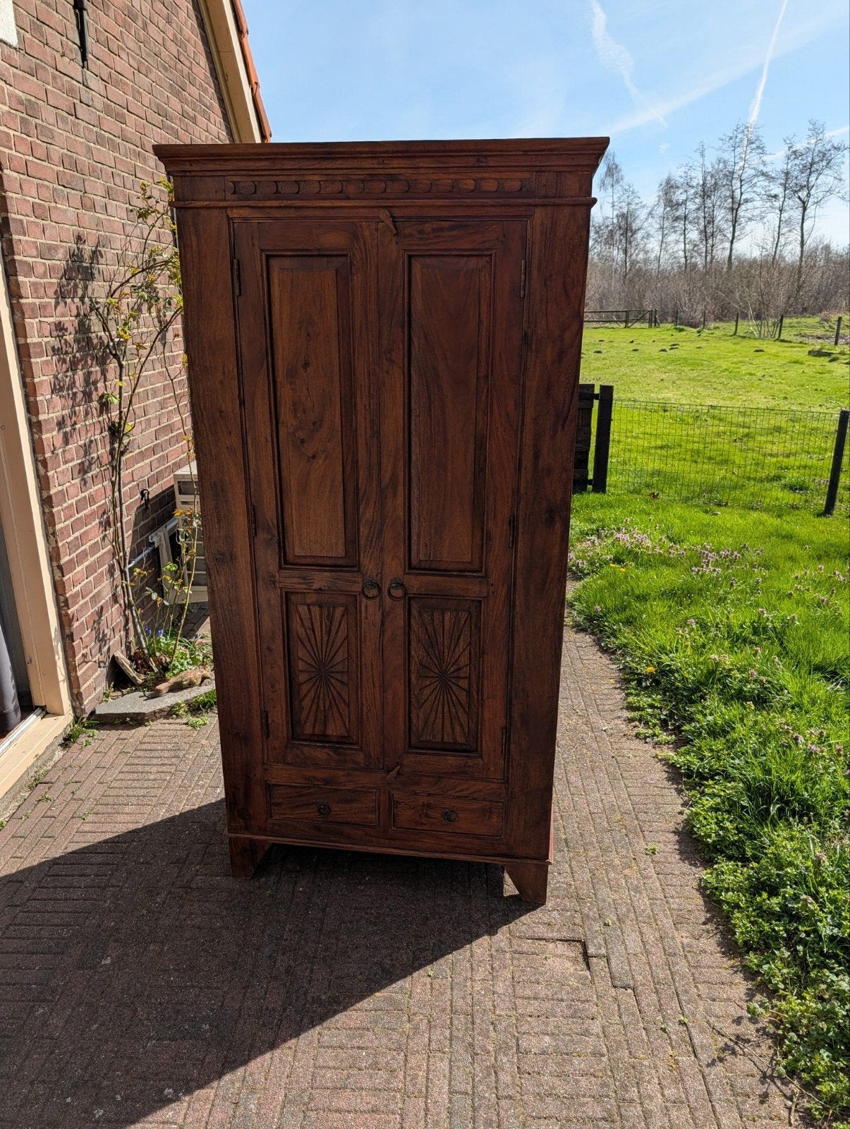 Massief houten kast met lades en planken, Ophalen